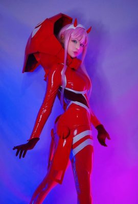 Equipopleto de cosplay de Zero Two por Hidori Rose