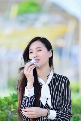 (Foto de niña taiwanesa) Hermosa modelo: la nueva secretaria de Xiaomi con medias negras, foto seductora (50P)