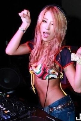 Toma directa: ¡La cámara muestra hermosas trabajadoras administrativas en un club nocturno japonés, divirtiéndose y aliviando el estrés en el trabajo!  (21P)