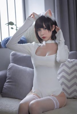 (Foto) Mono blanco Saionji Nange-White Cat (30P)