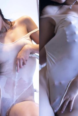 A la top model de China continental «It's A'Zhu» le pagaron por tomar fotos de su cuerpo mojado en la bañera y se le salió el vello púbico (93P)