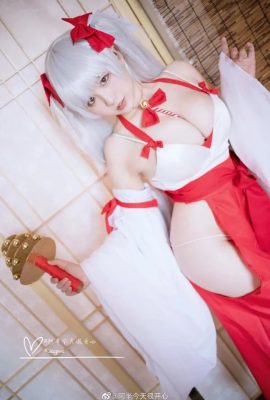 Impresionantes imágenes de cosplay del disfraz de Miko tetona y sexy de «Azur Lane» (CN: Ah Ban está muy feliz hoy) (8P)