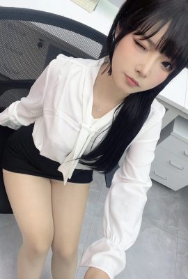 yuuhui La considerada secretaria de Yuhui (37P)