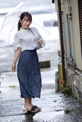 (Shiraishi Mina) expuesta en el vacío sin usar ropa, exponiendo generosamente sus hermosos pechos blancos (23P)