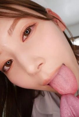 (GIF) Tsumugi Akari, saliva cruda y descuidada, lengua larga, besos profundos y labios de cuerpopleto, lamidas que invitan a la eyaculación… (23P)