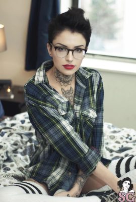 (Suicide Girls) 19 de marzo de 2015 – Leighraven Háblame de nerd (50P)