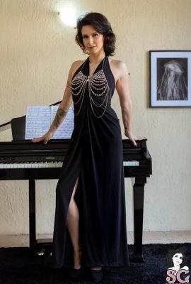 (Suicide Girls) Gweenblack – La sala del piano