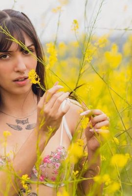 (Suicide Girls) 28 de septiembre de 2023 – Es todo amarillo – Babymin (54P)